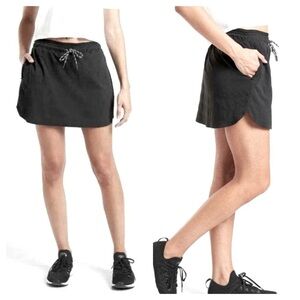 NWT ATHLETA Trekkie Skort Black Shorts Skirt Size 4 NEW